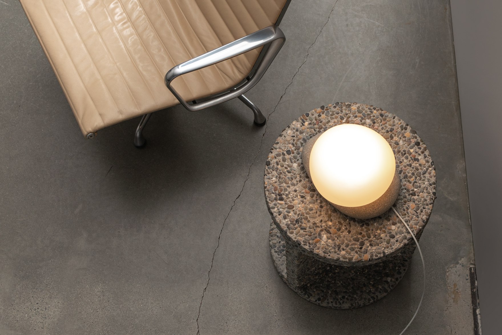 PEBBLE TABLE
