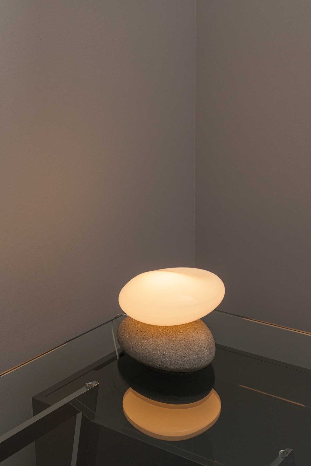 PEBBLE TABLE