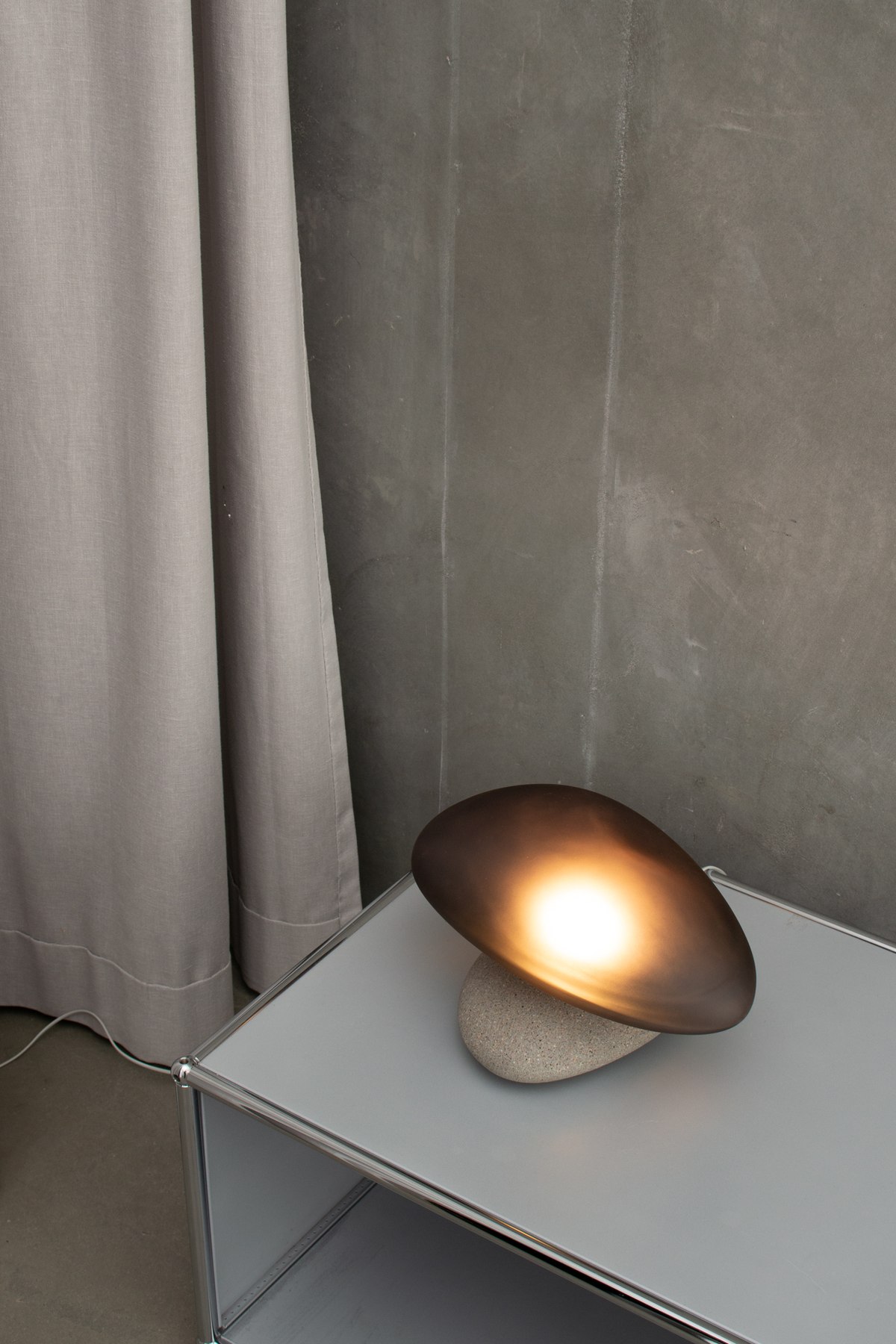 PEBBLE TABLE
