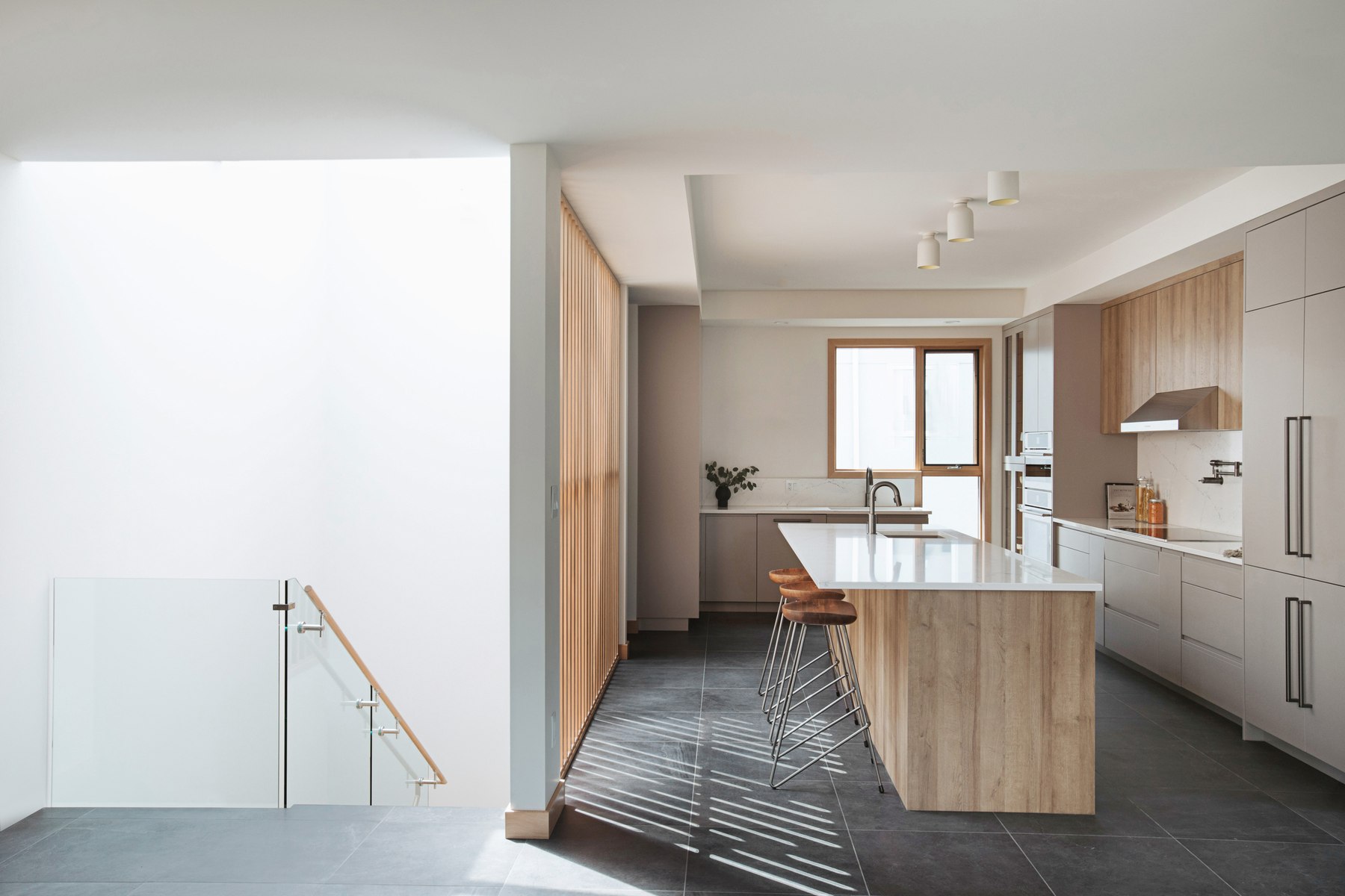SPOTLIGHT VOLUMES CEILING/WALL