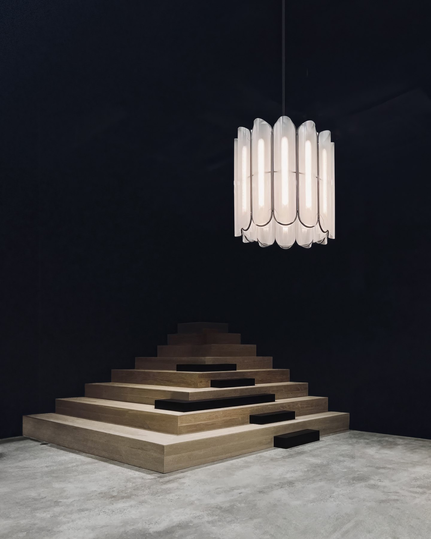 VALE CHANDELIER