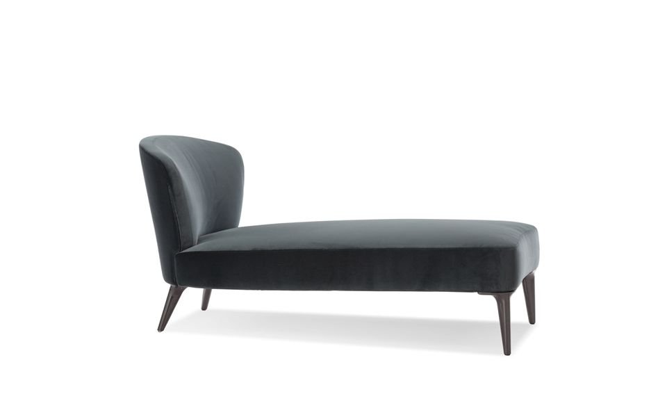 Aston Minotti — вид сбоку