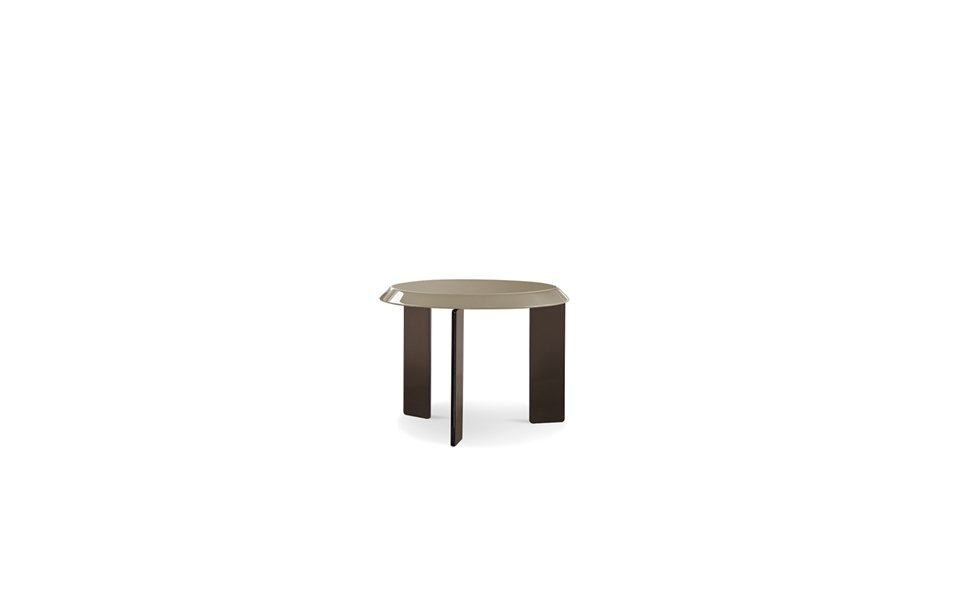Keel Minotti — вид сбоку