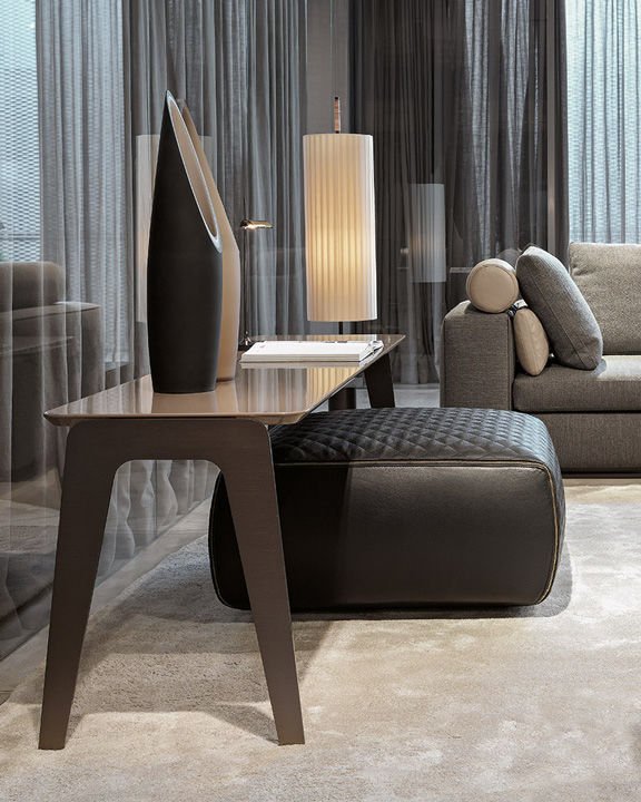 Kirk "Console" Minotti — в интерьере