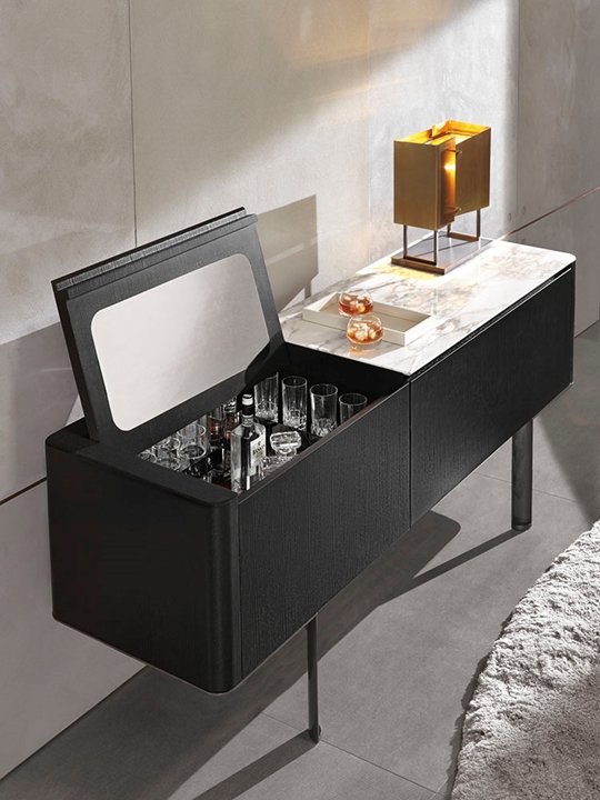 Lou "Sideboard" Minotti — вид сбоку