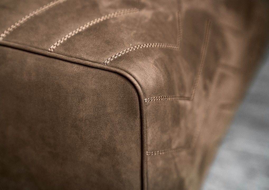 Quincy Chevron Minotti — в интерьере