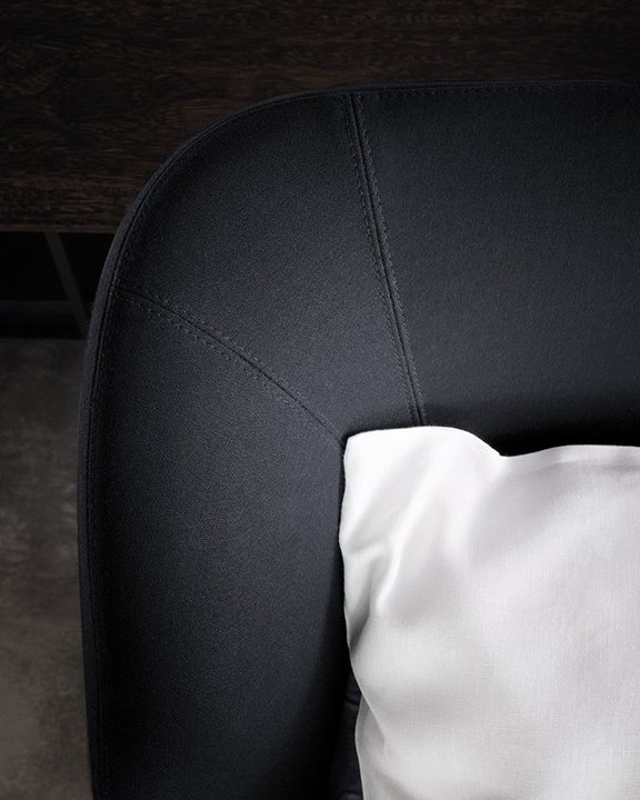 Reeves Bed Minotti — в интерьере